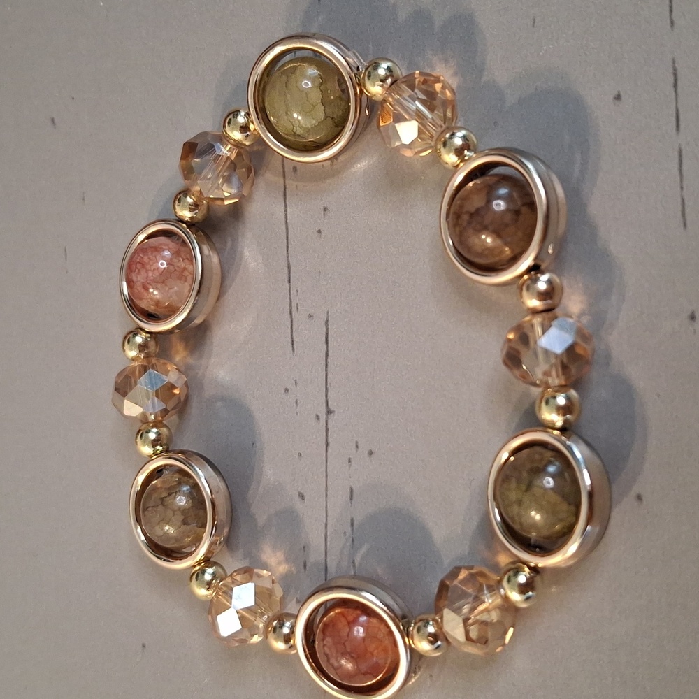 Elegant Gold & Green Beaded Bracelet Set - Picture 5 of 6